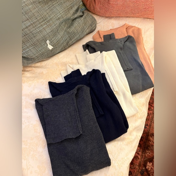 Uniqlo Merino Wool Ribbed Turtleneck Sweater 🥀 - Picture 5 of 9